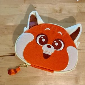 TURNING RED Coloring Set